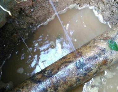 西工楼顶渗水维修公司分享下地暖漏水的原因及检测方法。